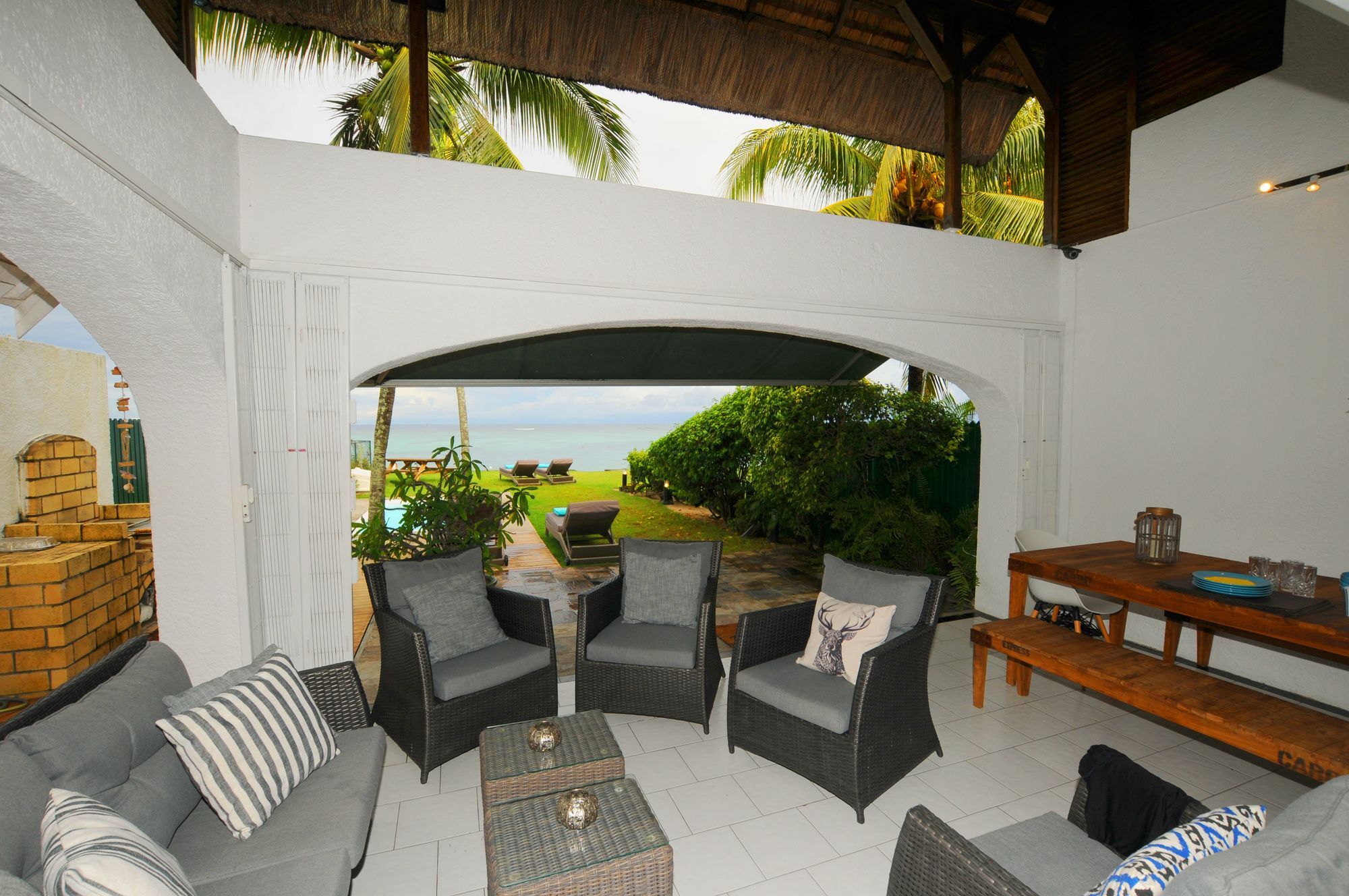 Caro'S Beachfront Trou aux Biches Exterior photo