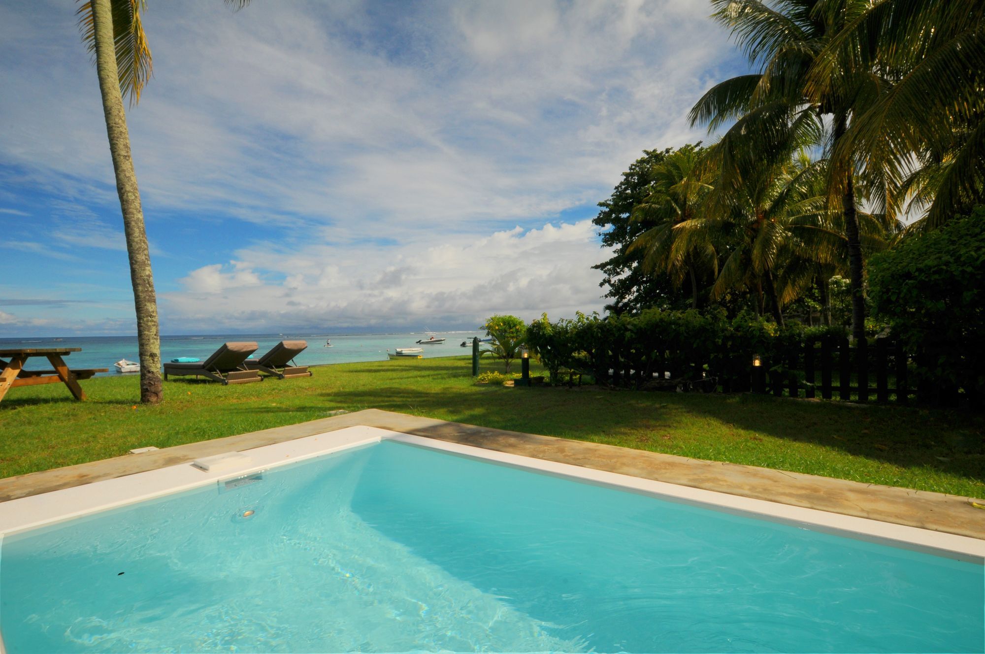 Caro'S Beachfront Trou aux Biches Exterior photo