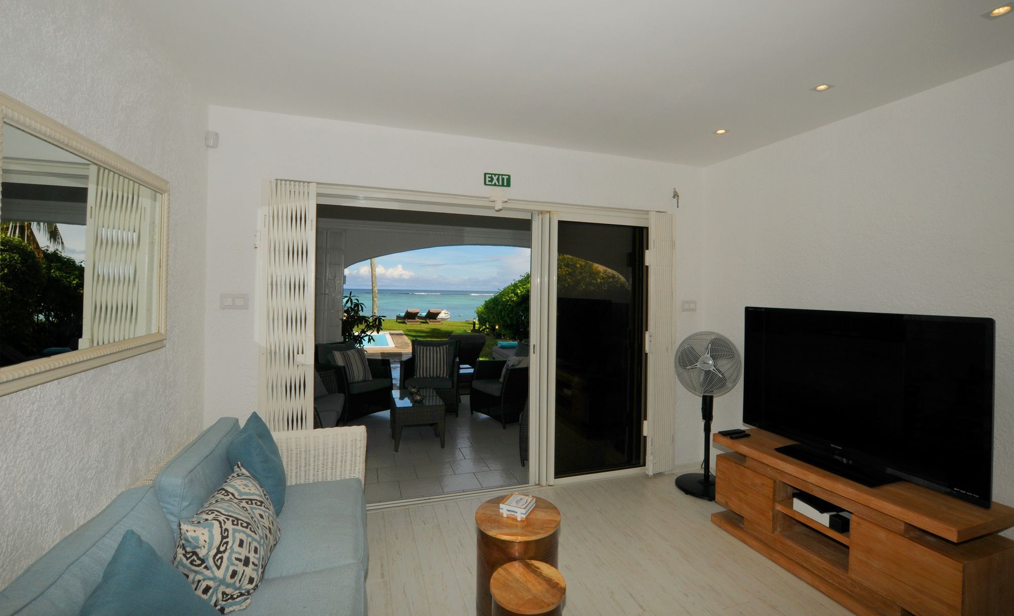 Caro'S Beachfront Trou aux Biches Exterior photo