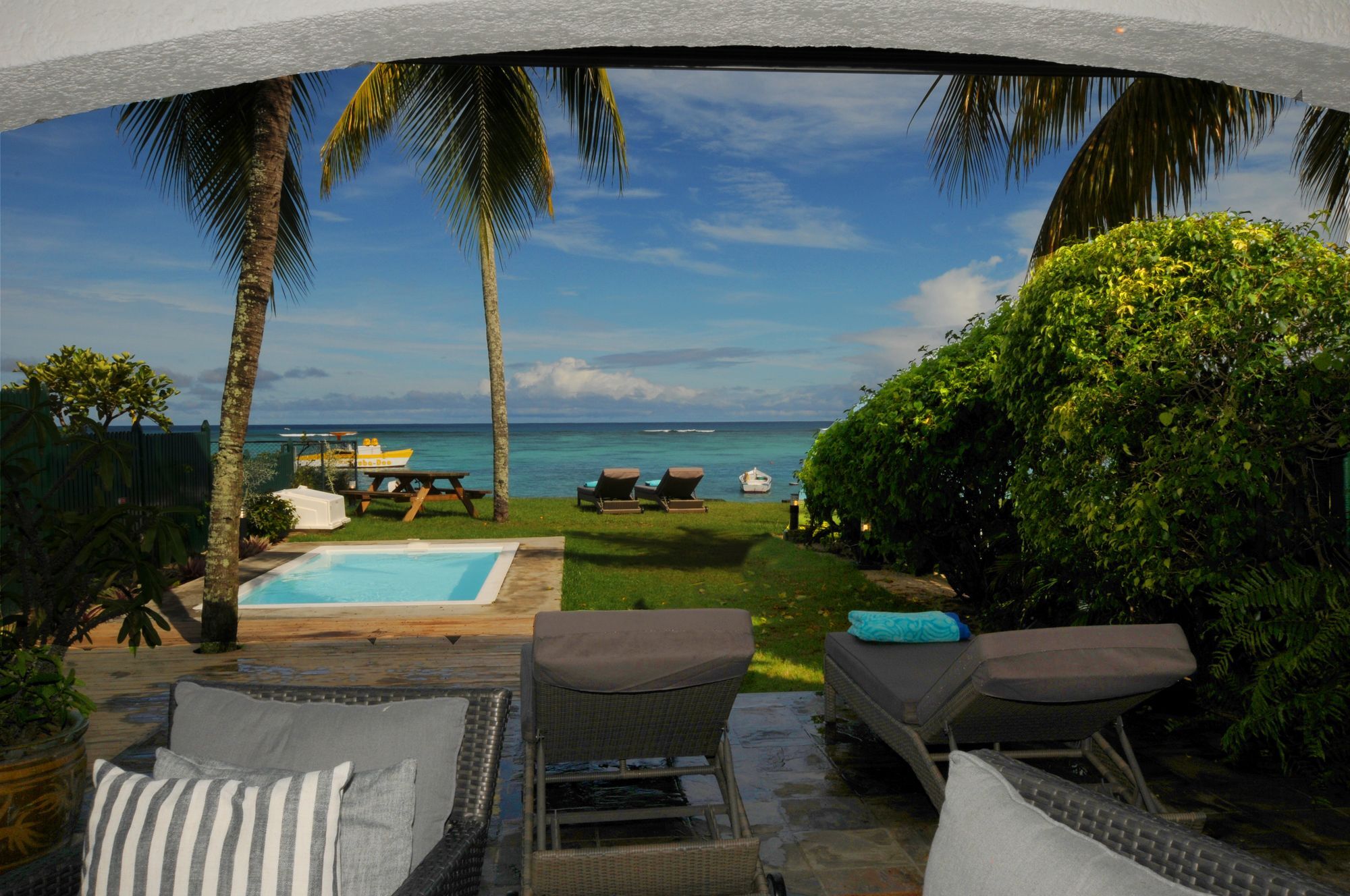 Caro'S Beachfront Trou aux Biches Exterior photo